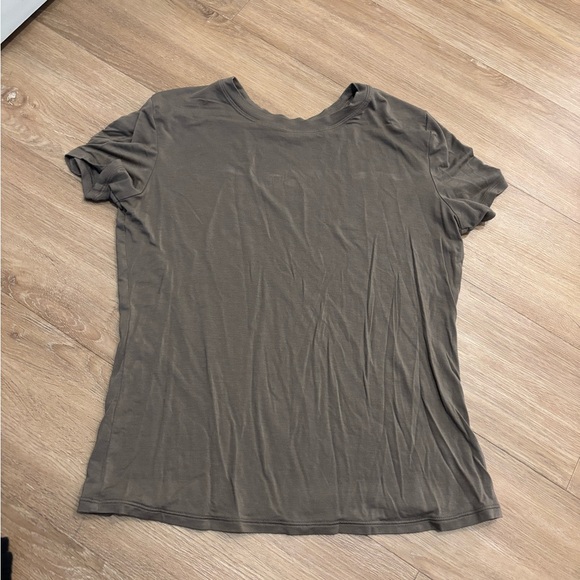 ALO Yoga Tops - Alo Yoga T-Shirt